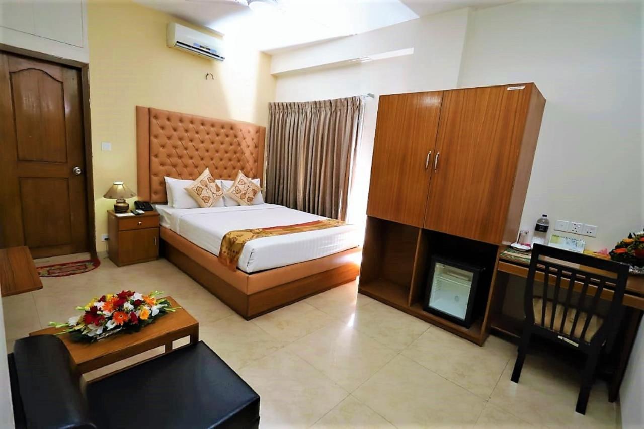 Dhaka Golden Inn - Banani'Lakeside エクステリア 写真